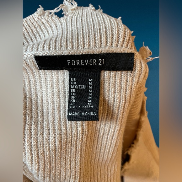 Forever 21 Women’s Distressed Knit Sweater Beige Tan M Oversized Slouchy V-Neck - Picture 12 of 13